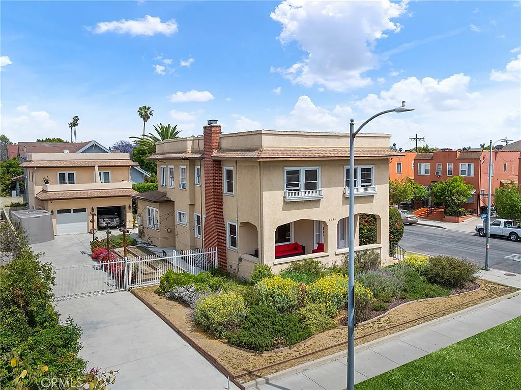 Building Photo - 2754 Kenwood Ave