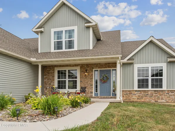 3 Marcello Dr, Pottsville, PA 17901