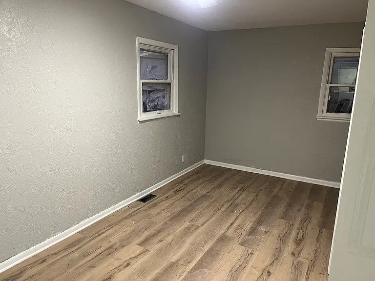 7902 S Cameron Ln — Photo 11