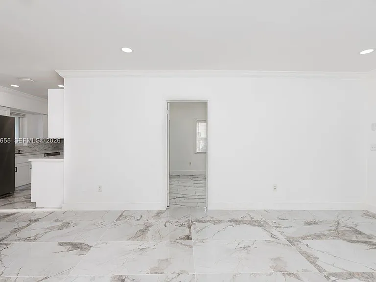 15925 NE 18th Ave — Photo 16