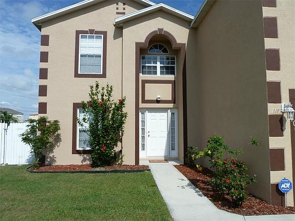 4th image of 1002 Sabine Pl