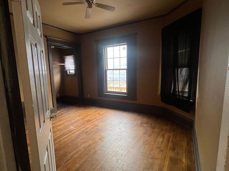 1st bedroom
