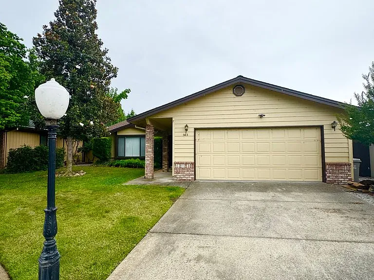 565 Monet Walk — Photo 1