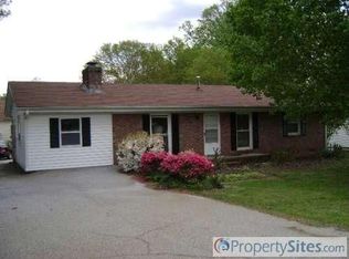 203 Woodleigh Dr, Taylors, SC 29687