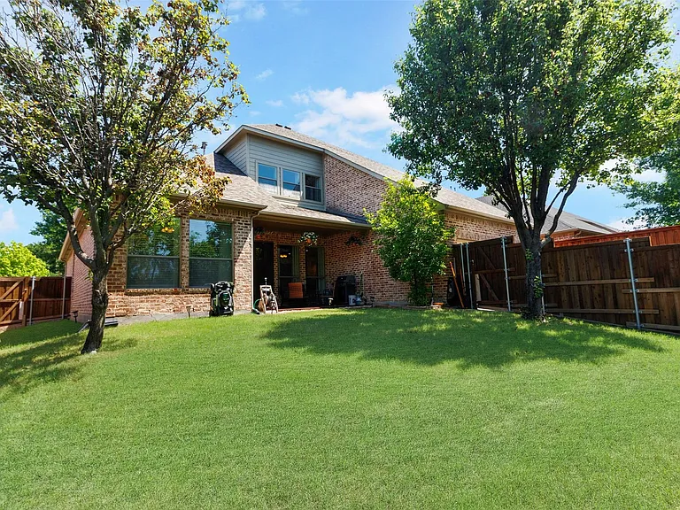 9823 Carriage Hill Ln — Photo 29