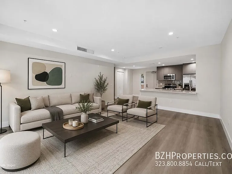 1223 N Hayworth Ave — Photo 25