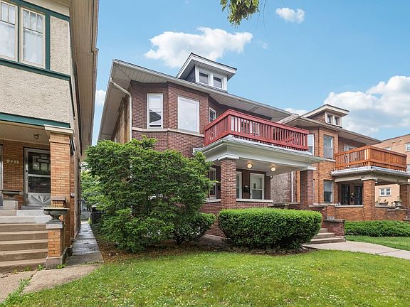 3rd image of 217 S Oak Park Ave