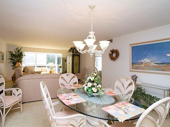 5th image of 147 Bluff View Dr APT 109