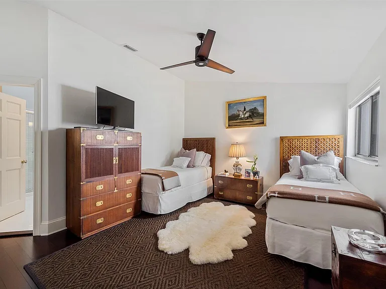 2443 Windsor Way Ct — Photo 32