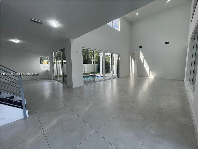 10250 NW 74th Ter — Photo 8