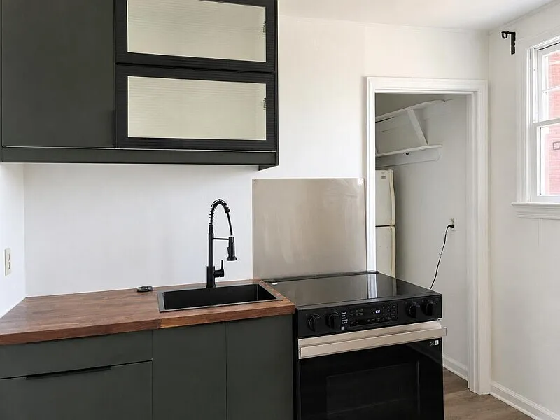 1 bed, 1.0 bath, $1,095 — Photo 2