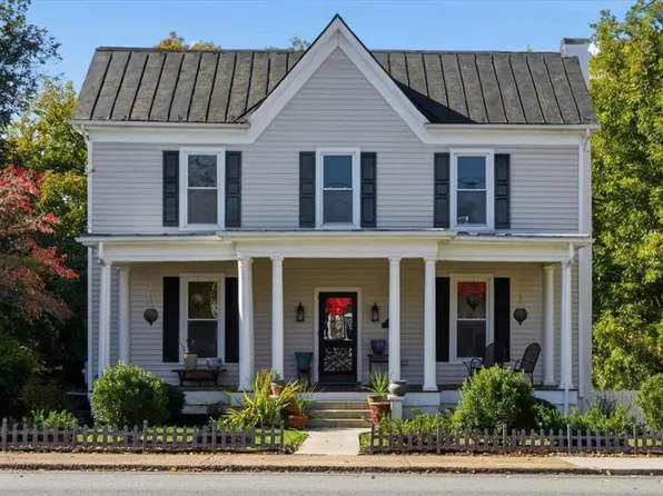 152 S Main St, Chatham, VA 24531