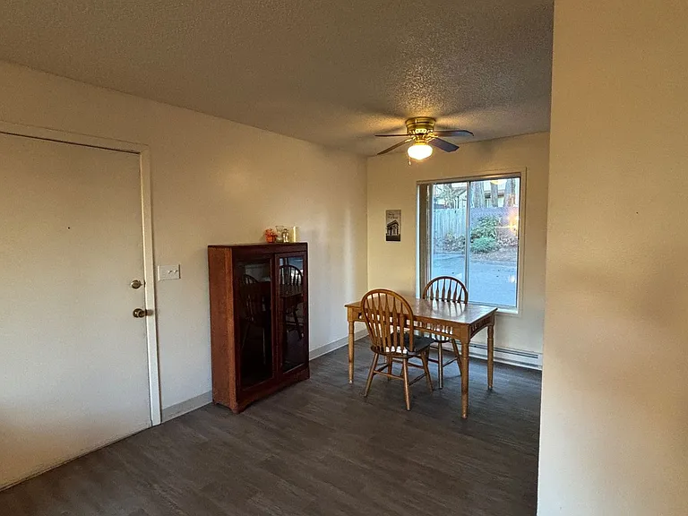 Sunnyside Village Apartments — Photo 52