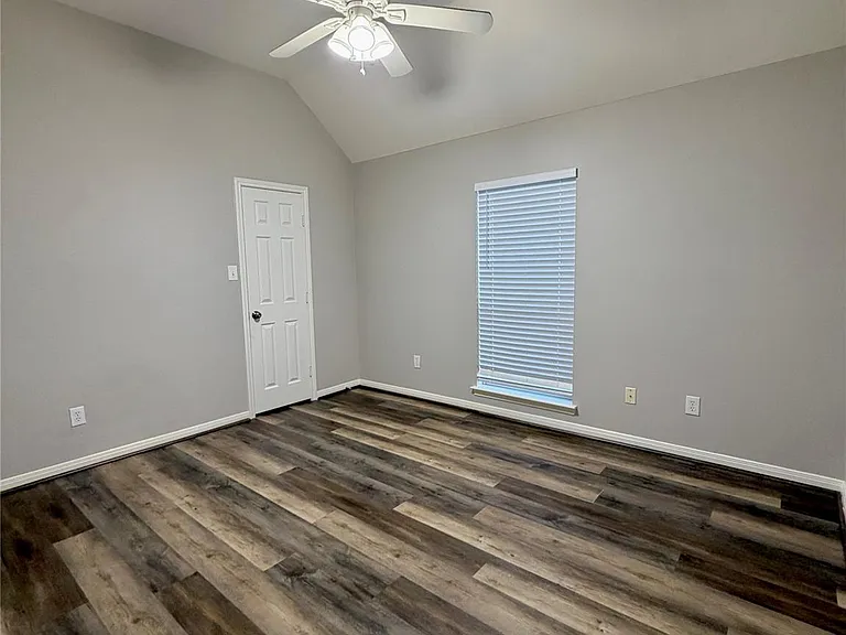 1510 Flanders Field Ln — Photo 14
