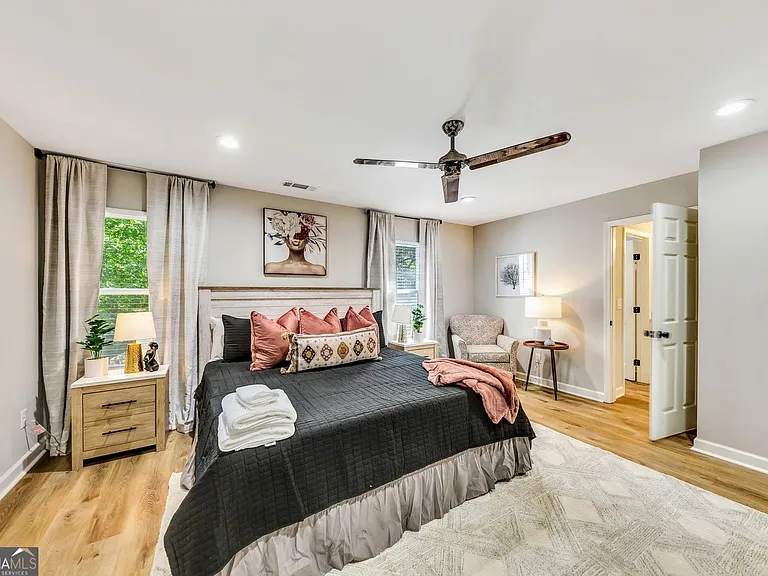 1018 Falling Valley Ct SE — Photo 12