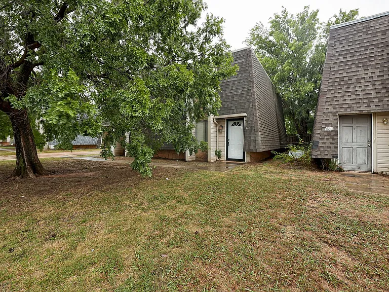 631 Welston Cir #631 — Photo 4