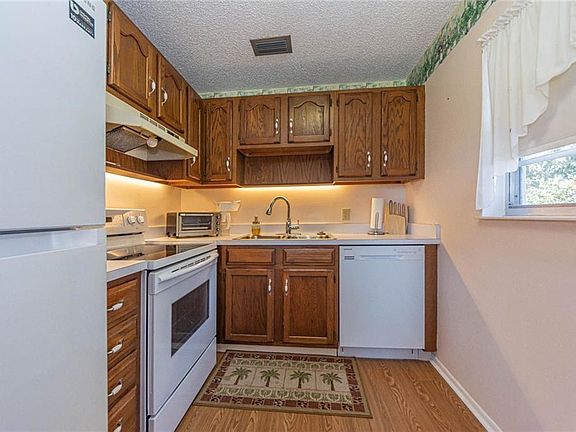 3rd image of 16 Vista Gardens Trl