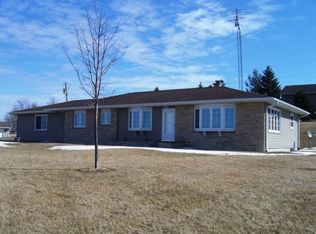 W894 Pleasant View Ct, Mount Calvary, WI 53057