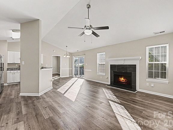3rd image of 4410 Craven Hill Dr