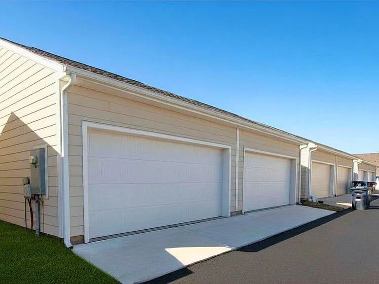 Bonterra Townhomes — Photo 16