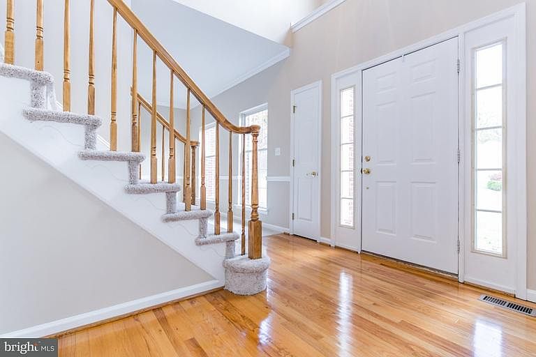 1st image of 529 Thorndale Dr