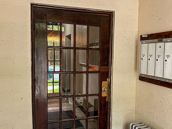 2nd image of 2646 Mayfield Rd #104