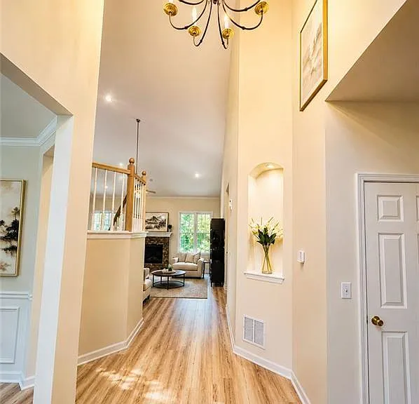 87 Towne Park Dr — Photo 2