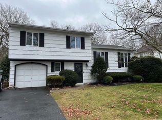 7 Mount McKinley Ave, Farmingville, NY 11738