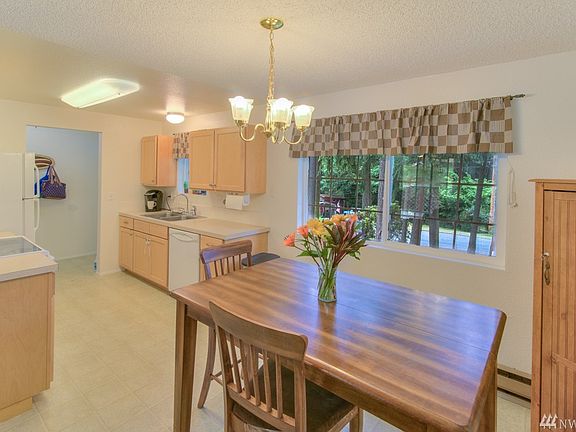 3rd image of 4550 Woodland Cir