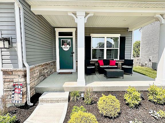 3rd image of 3645 Garrett Dr