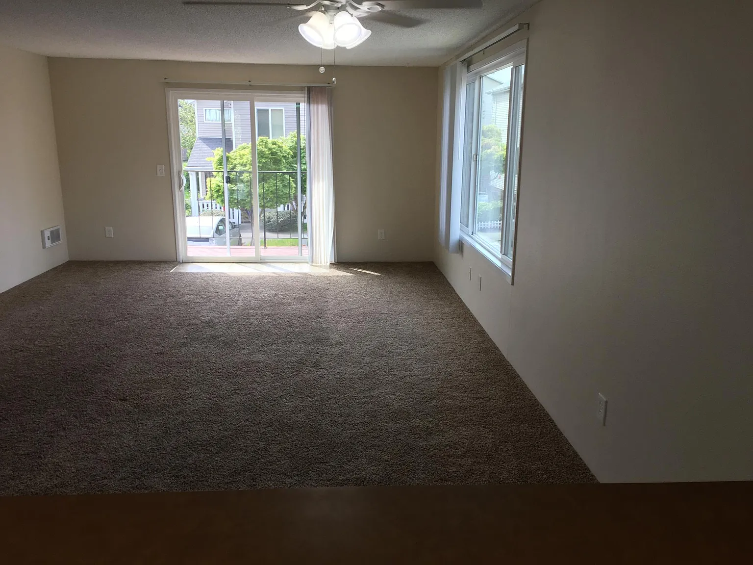 2 bed, 1.5 bath, 900 sqft, $1,350 — Photo 3