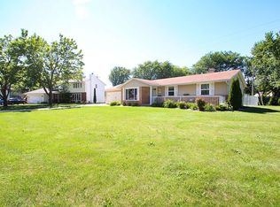 729 Jamestown Ct, Green bay, WI 54301