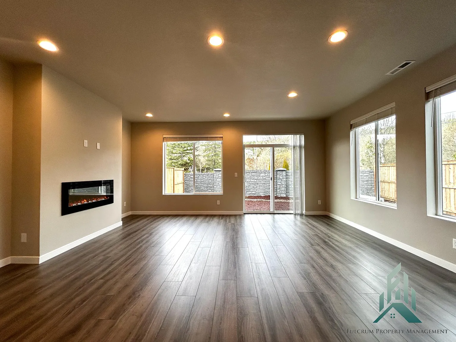 3 bed, 2.5 bath, 1596 sqft, $2,695 — Photo 2