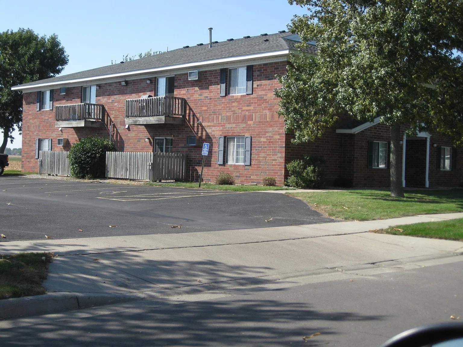 2 bed, 960 sqft, $695 — Photo 2
