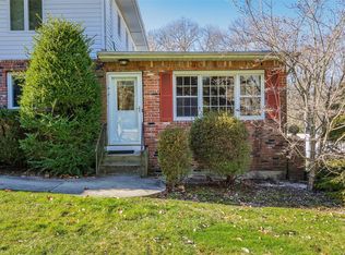 15 Danville Dr, Greenlawn, NY 11740
