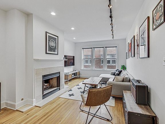 4th image of 2026 N Burling St APT 308
