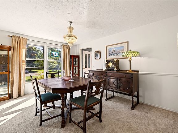 5th image of 262 Hillary Ln