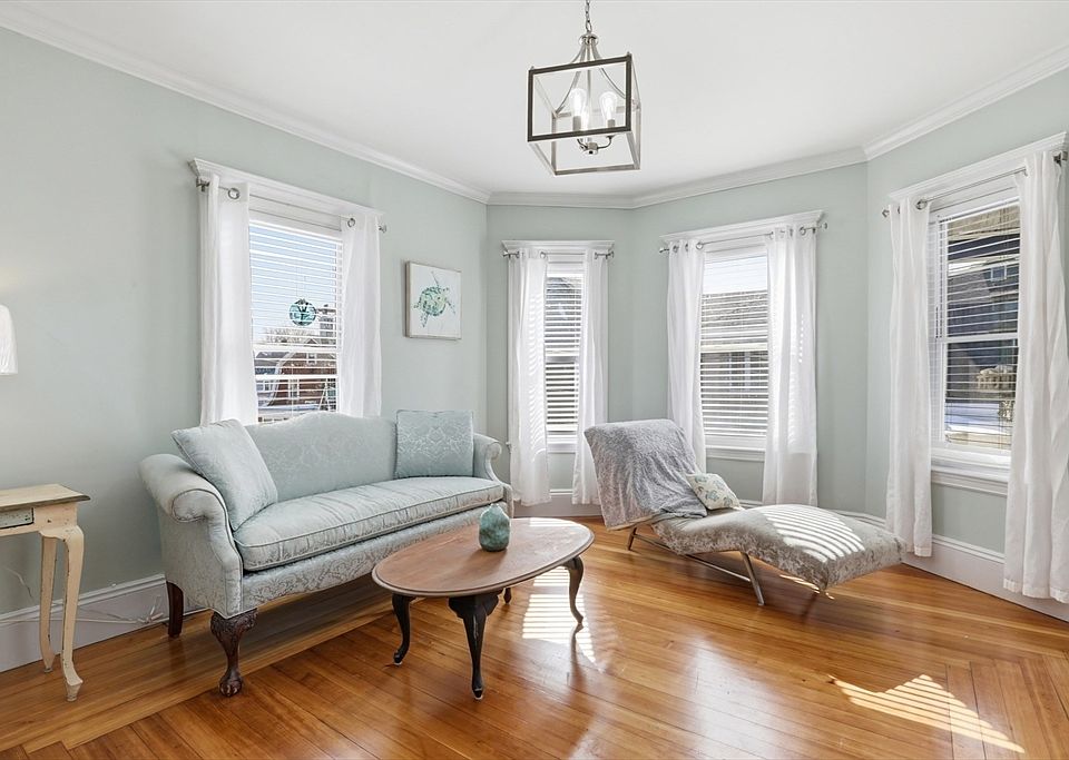 1st image of 4 Valley Rd Unit 4