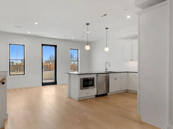 116 Moore St #307, Boston, MA 02128
