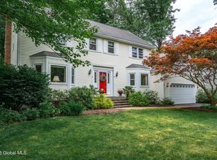 4 Jason Ln, Halfmoon, NY 12065