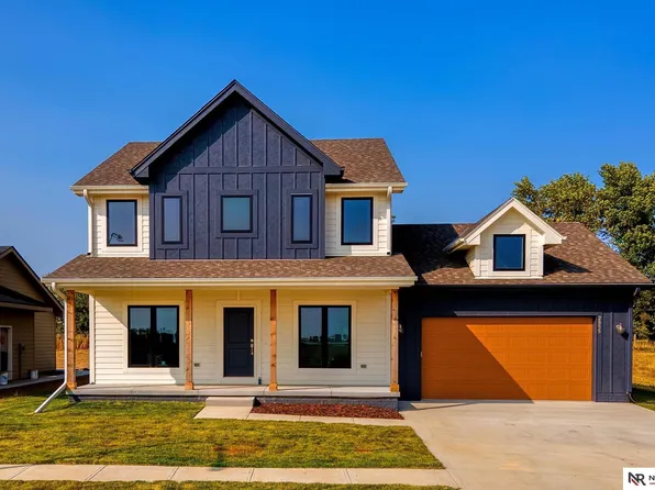 2855 Southern Hills Dr, Blair, NE 68008
