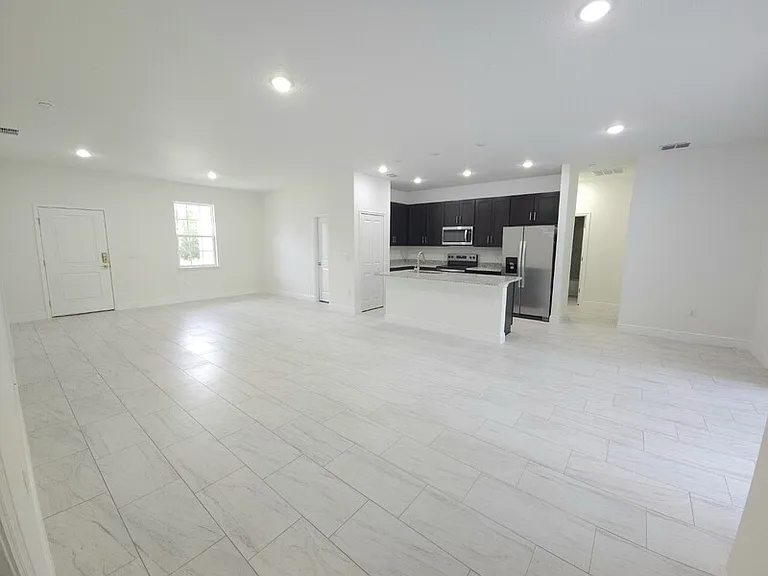 1912 W McNeal Dr — Photo 2