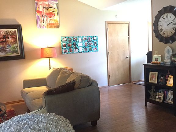 4th image of 521 E Malinda Dr