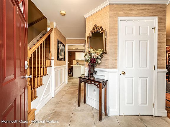 2nd image of 5 Clover Hill Dr
