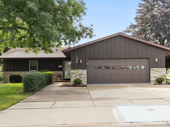 132 Lexington Ct, Neenah, WI 54956
