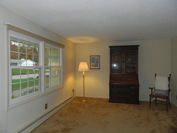 4th image of 10313 Lloy St