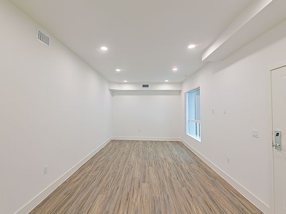 4th image of 3996 Montclair St #201