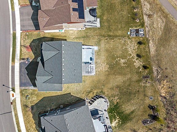 4th image of 19387 Primrose Ln N