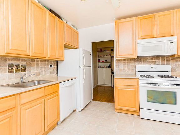 5th image of 3777 Independence Ave APT 5A