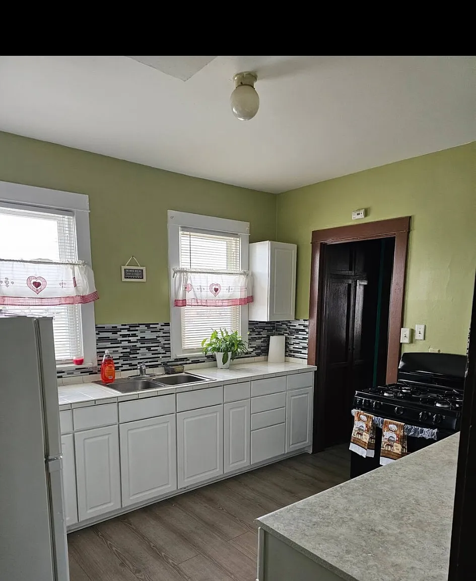 1 bed, 200 sqft, $1,200 — Photo 1